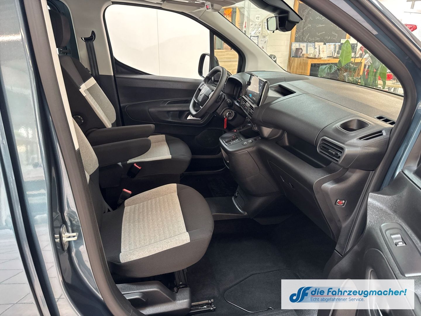 Fahrzeugabbildung Citroën Berlingo Plus Elektromotor M LED Apple CarPlay A