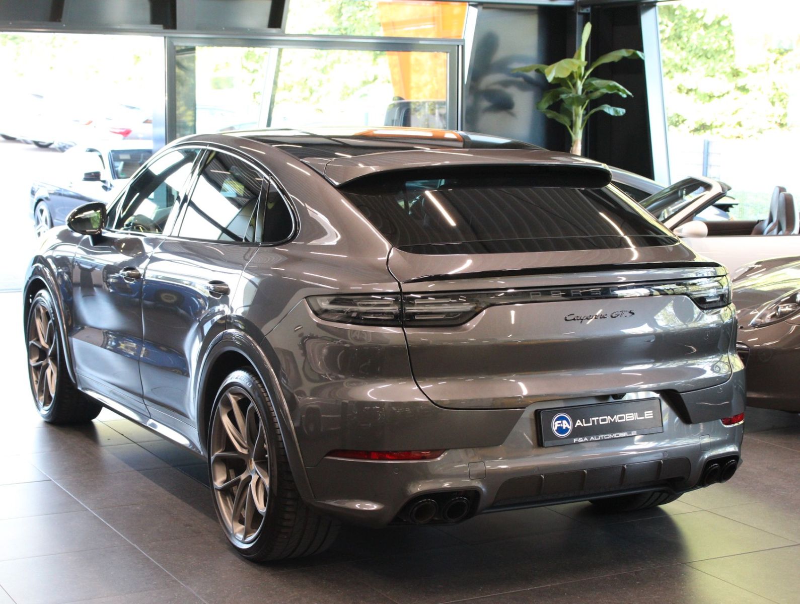 Fahrzeugabbildung Porsche Cayenne GTS Sport Chrono+Sport Design+HUD+ACC