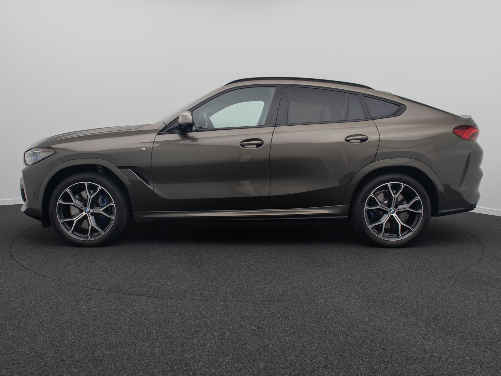 Fahrzeugabbildung BMW X6 M50i 360° HUD Belüftung Panorama Individual