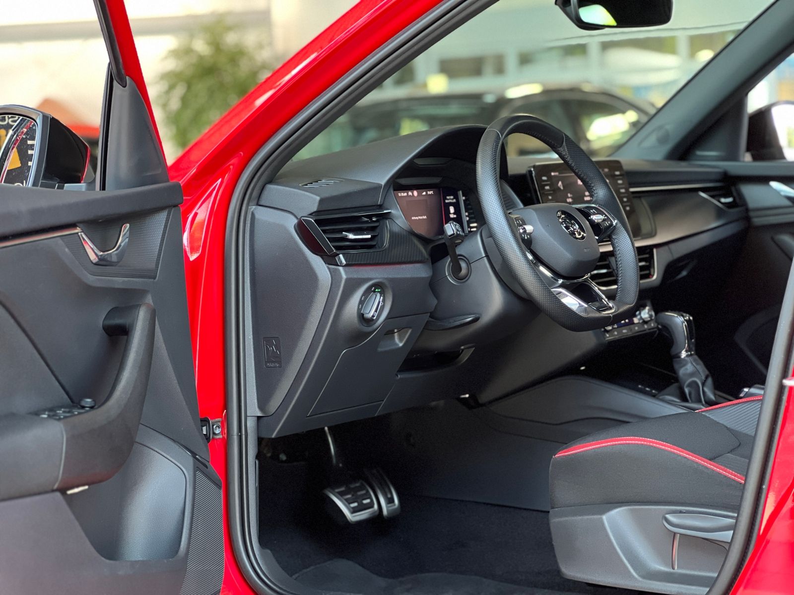 Fahrzeugabbildung SKODA KAMIQ Monte Carlo PANO LED NAV SHZ ALU