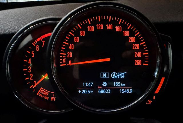 MINI Cooper S mit Sonderbeklebung