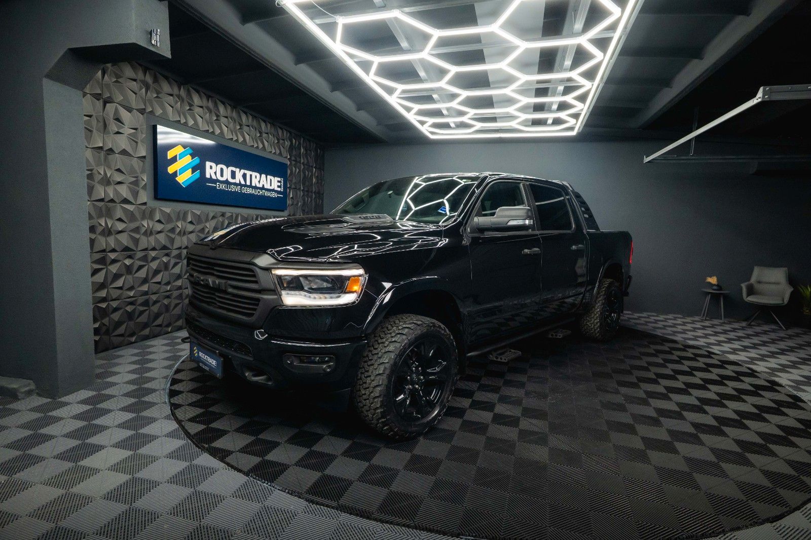 Fahrzeugabbildung Dodge RAM 5.7 V8 HEMI 4x4 Built to Serve AXLE LOCK FOX