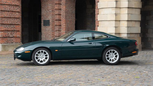 Fahrzeugabbildung Jaguar XK8 Coupé/Deutsch/S-Heft/Bestzustand