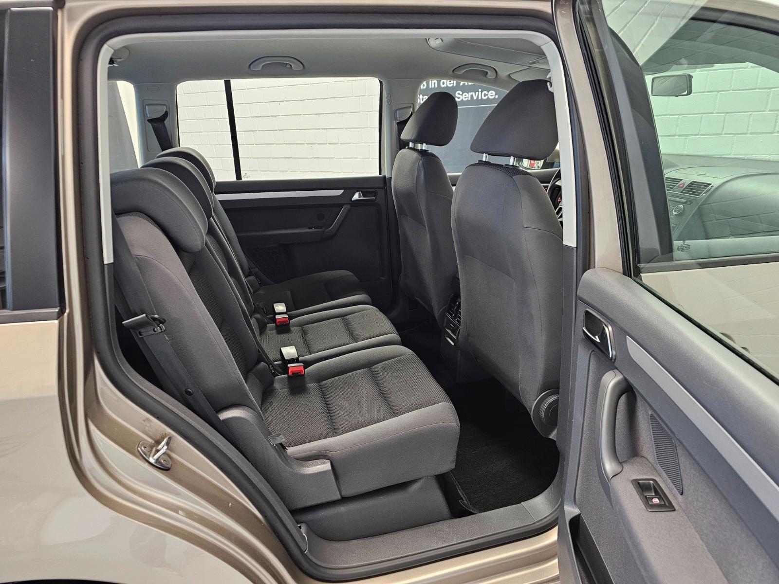 Volkswagen Touran 2013 — photo 11
