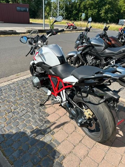 BMW R1200R
