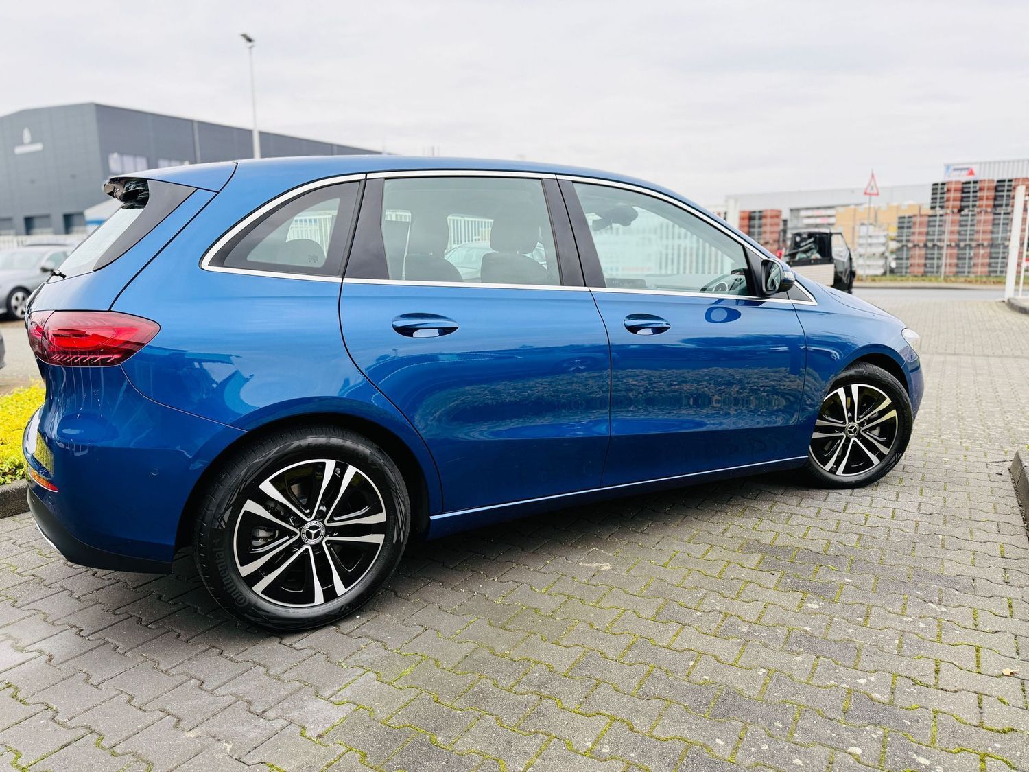 Fahrzeugabbildung Mercedes-Benz B 200 PROGRESSIVE, Winter, LED, Navi, PTS, RFK,