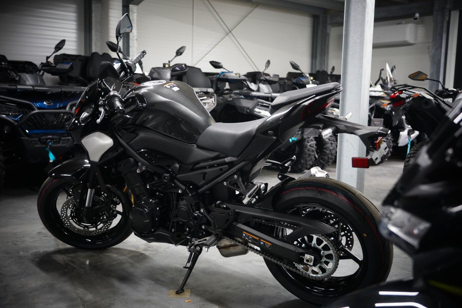 Fahrzeugabbildung Kawasaki Z900 2025 4 Jahre Garantie 70KW