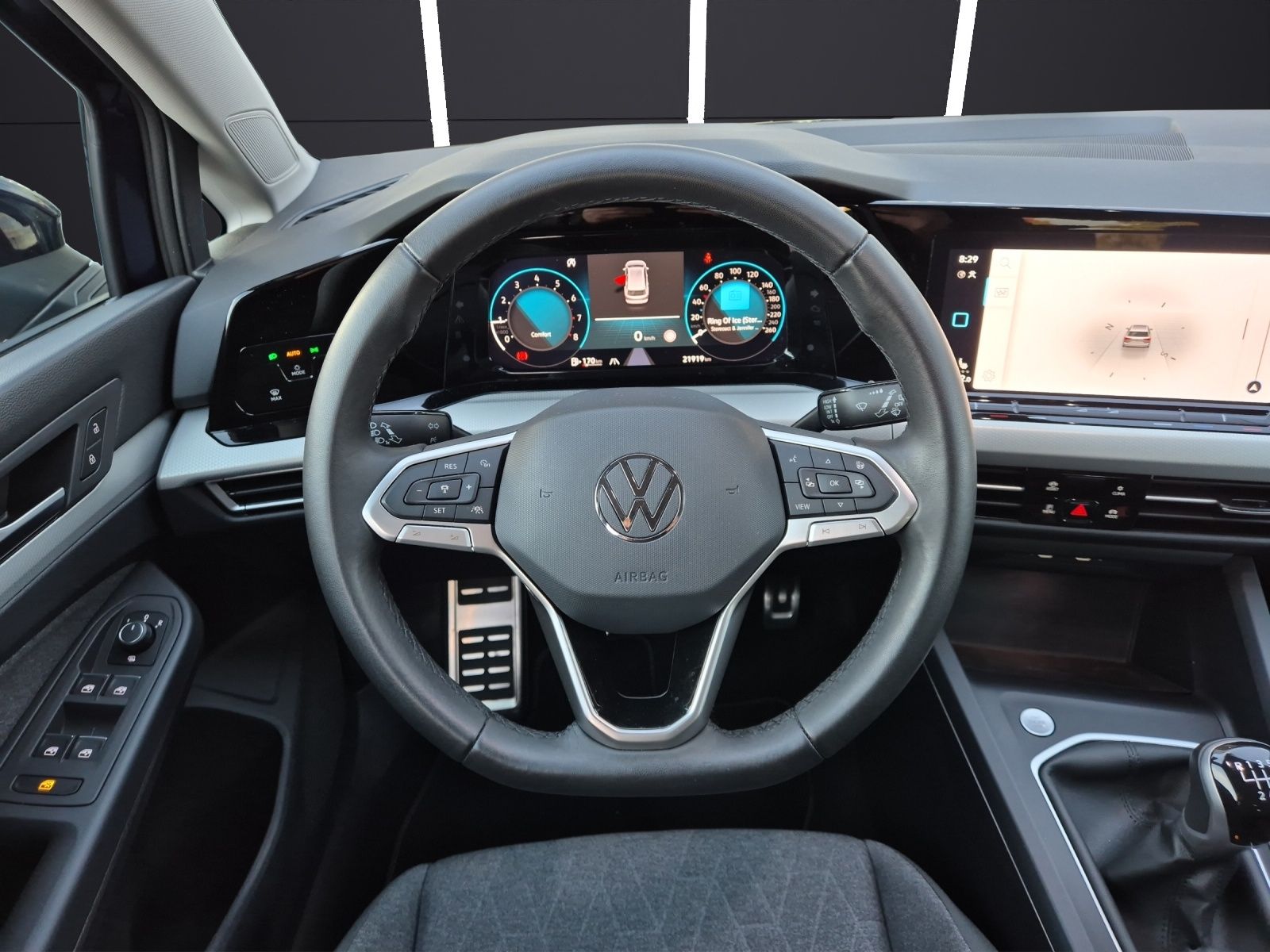 Fahrzeugabbildung Volkswagen Golf VIII Variant TSI Move 1,99% LED AHK Navi AI