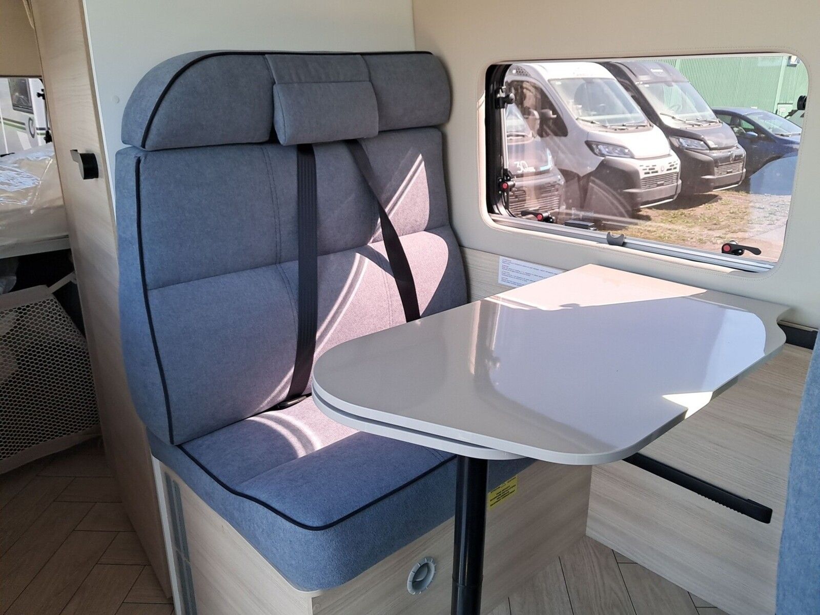 Fahrzeugabbildung Chausson Van First Line Light V594 Solar, Markise, RFK