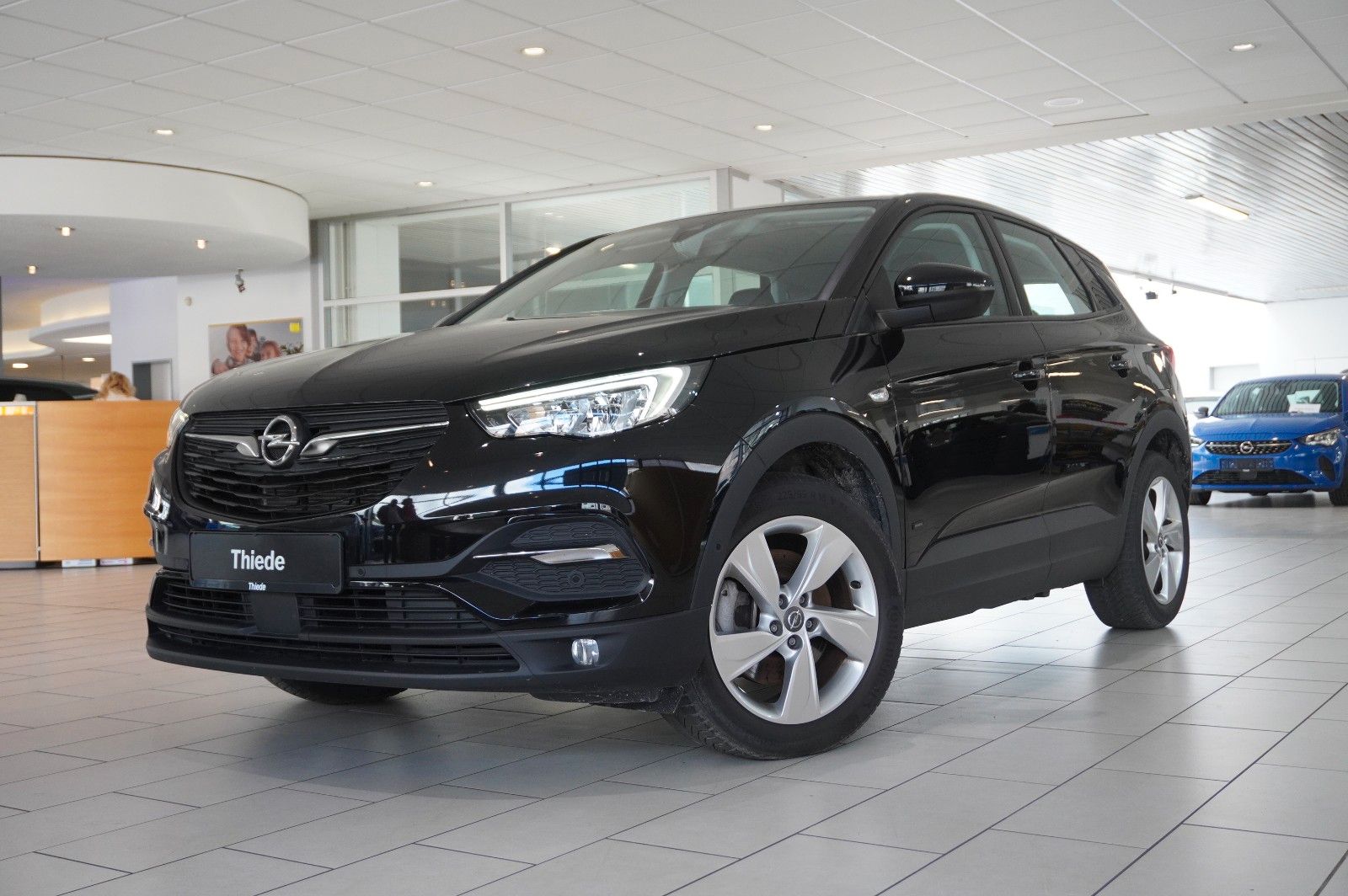 Fahrzeugabbildung Opel Grandland (X) 1.6T HYBRID NAVI/KAMERA/SH/SPORT