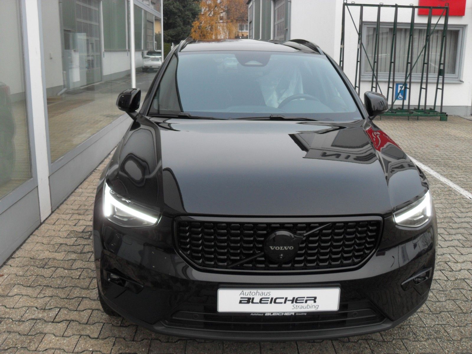 Fahrzeugabbildung Volvo XC40 B4 Plus Black Edition | 360° | Pamora.