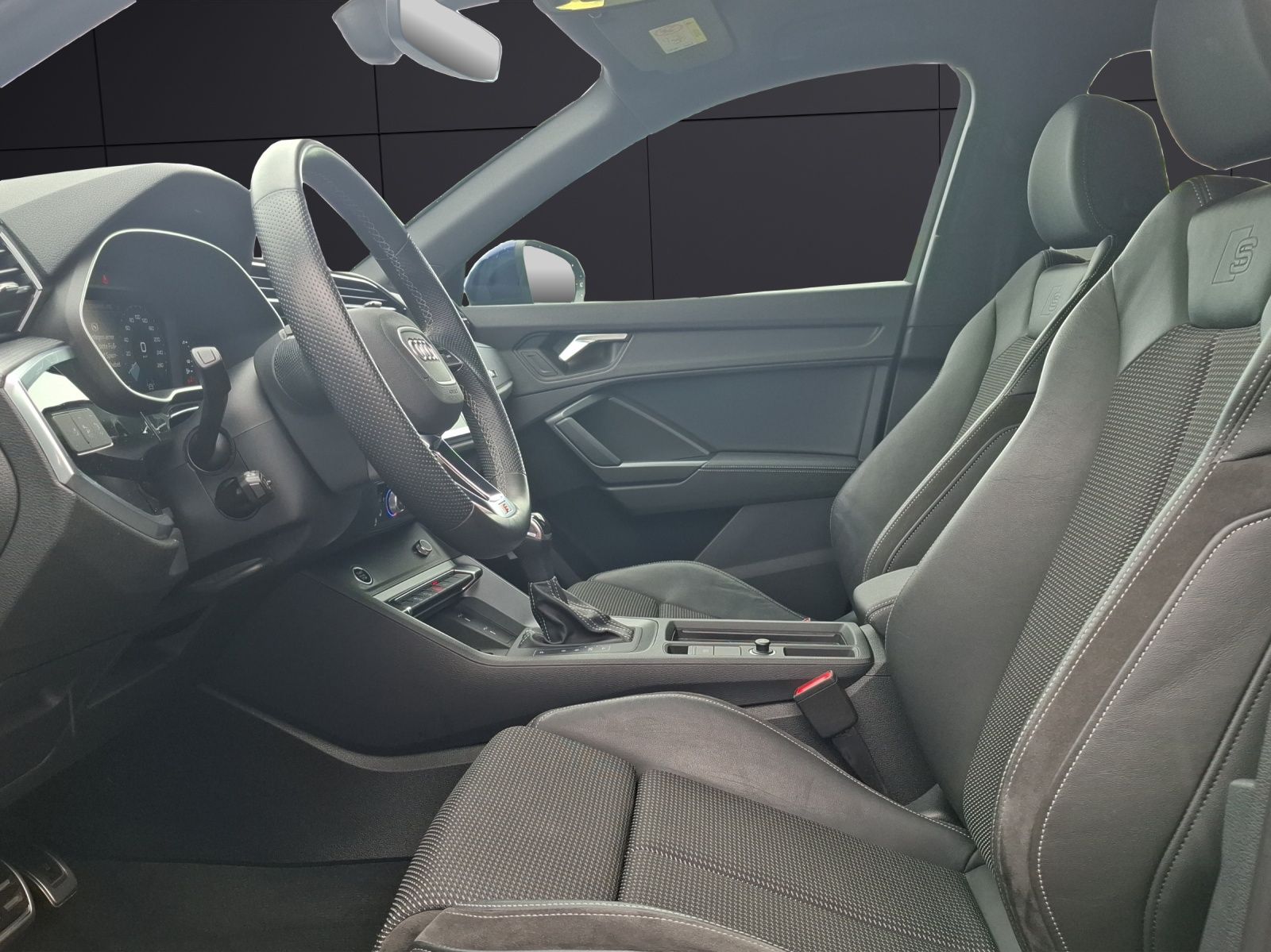 Fahrzeugabbildung Audi Q3 35 TFSI S-line S-tronic LED AVC APP ACC PDC S