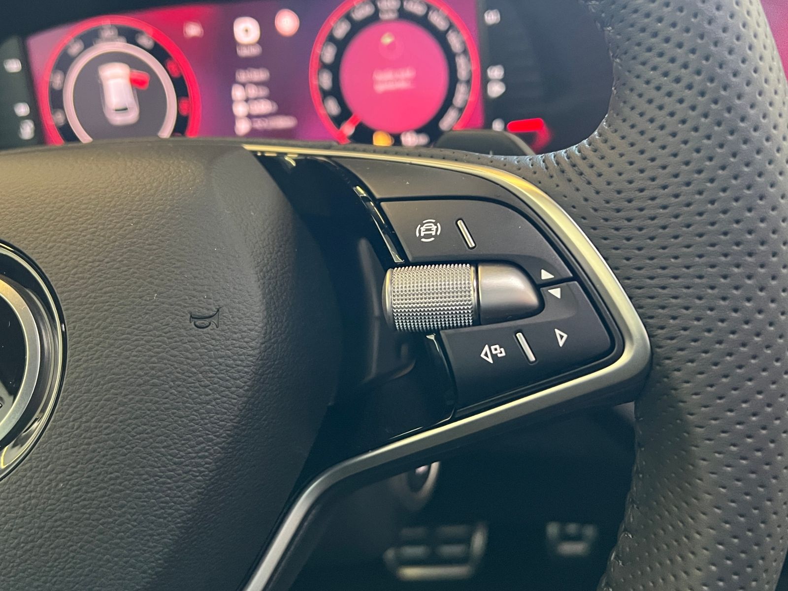 Fahrzeugabbildung SKODA Octavia Combi IV Sportline 2.0 TDI DSG *AHK, LED