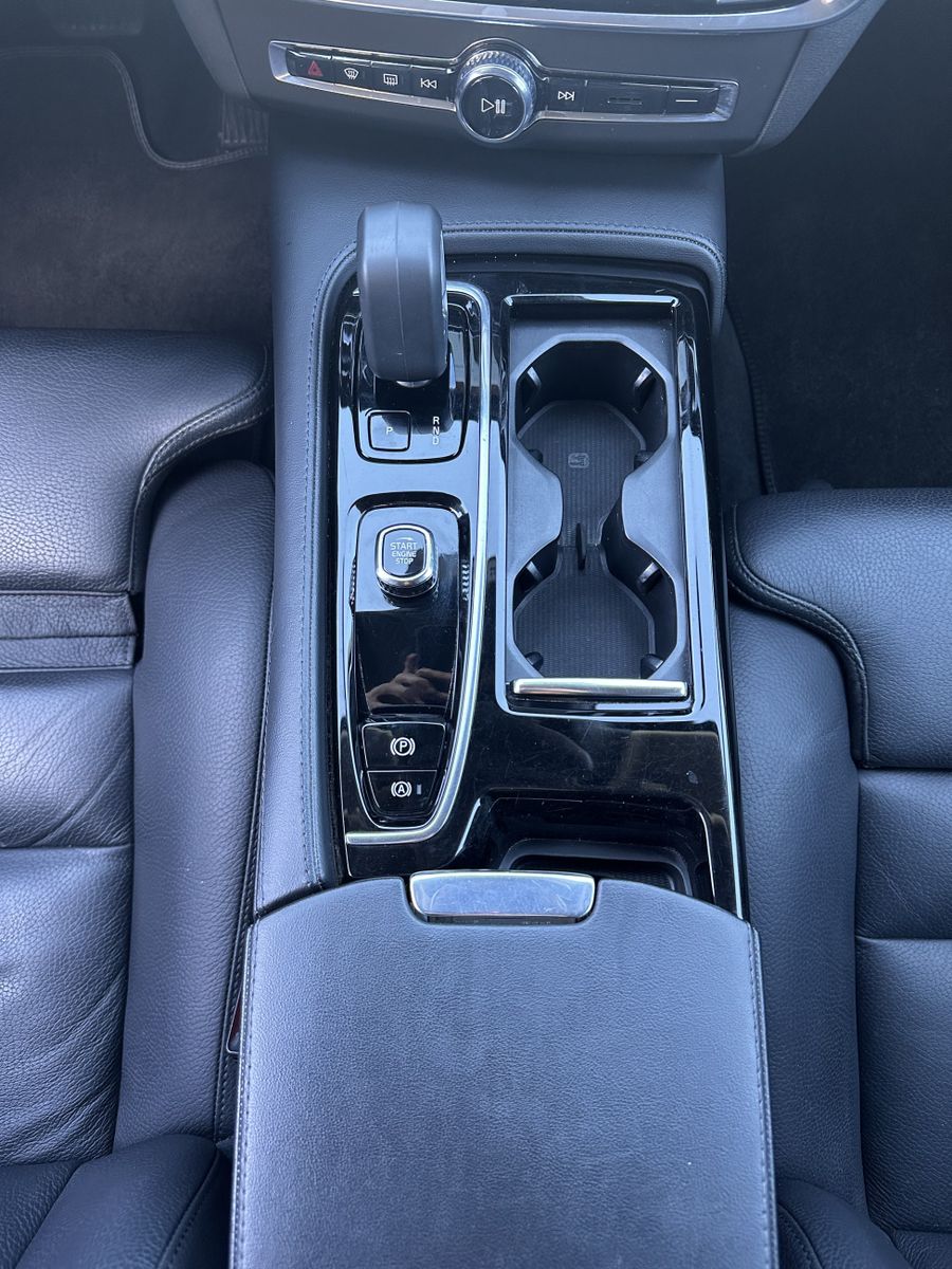 Fahrzeugabbildung Volvo V90 T6 Plus Dark Plug-In Hybrid AWD NAV+LED+AHK