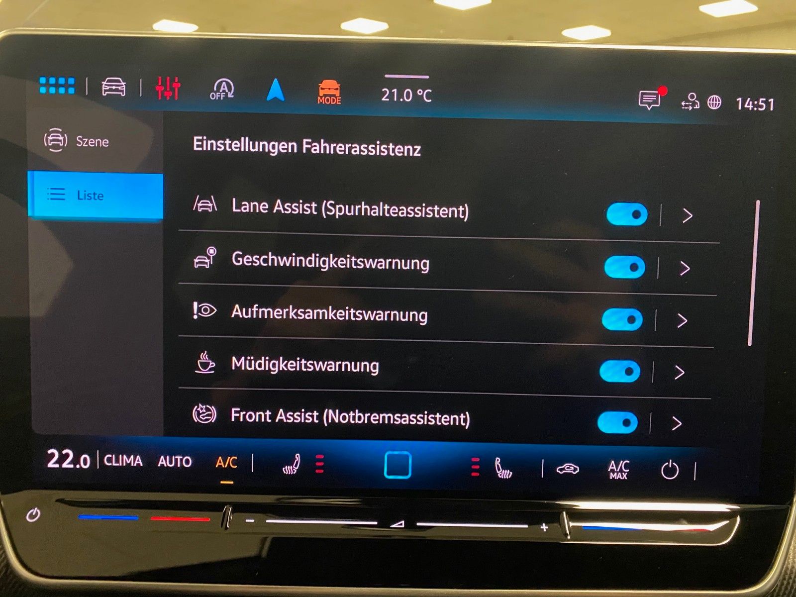 Fahrzeugabbildung Volkswagen Golf 1.5 eTSI DSG R-Line+GARANTIE 2029+ACC+KAMER