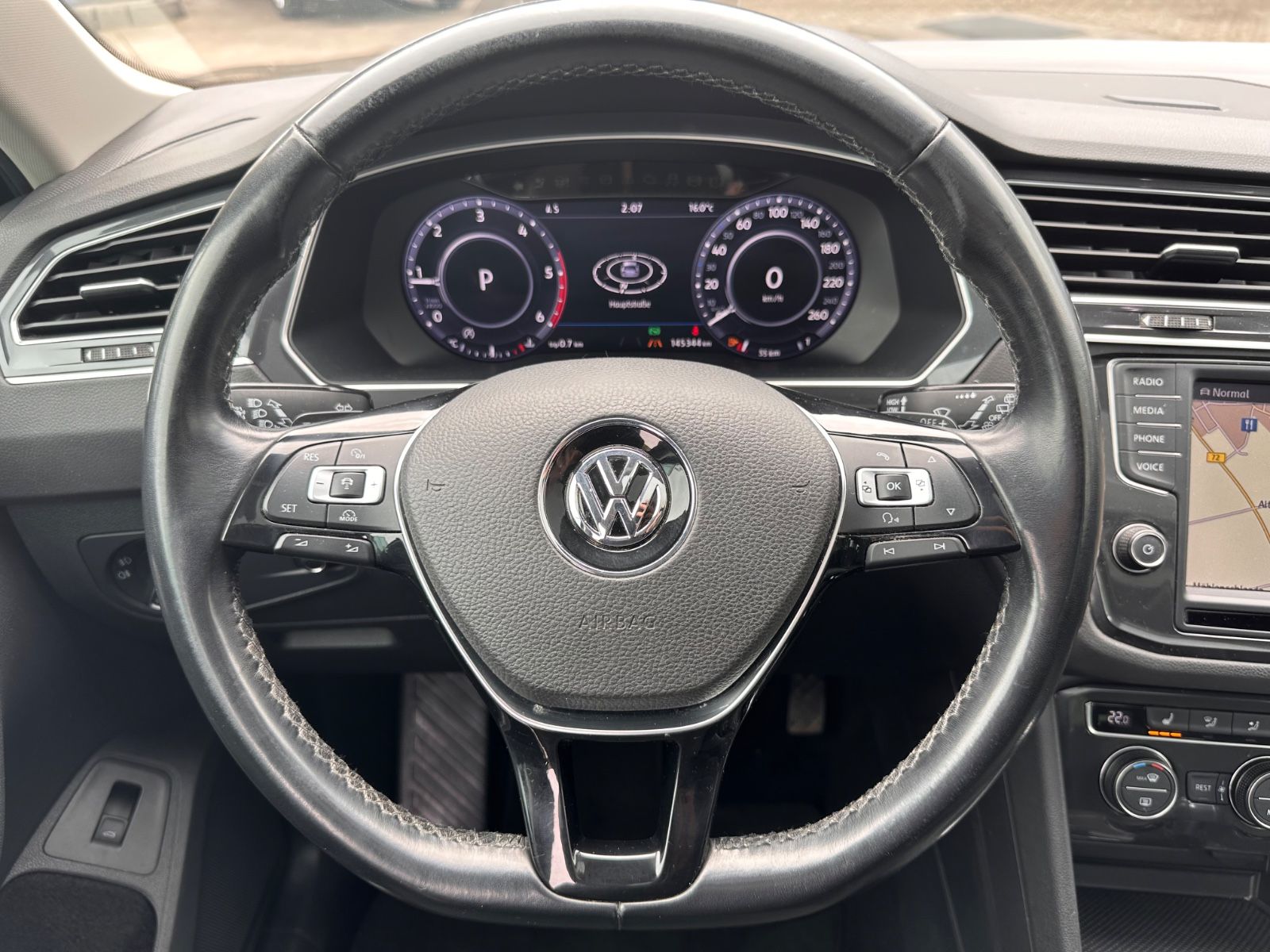 Fahrzeugabbildung Volkswagen Tiguan 2.0 TDI 4M Highline Pano/AHK/ACC/Navi/LED
