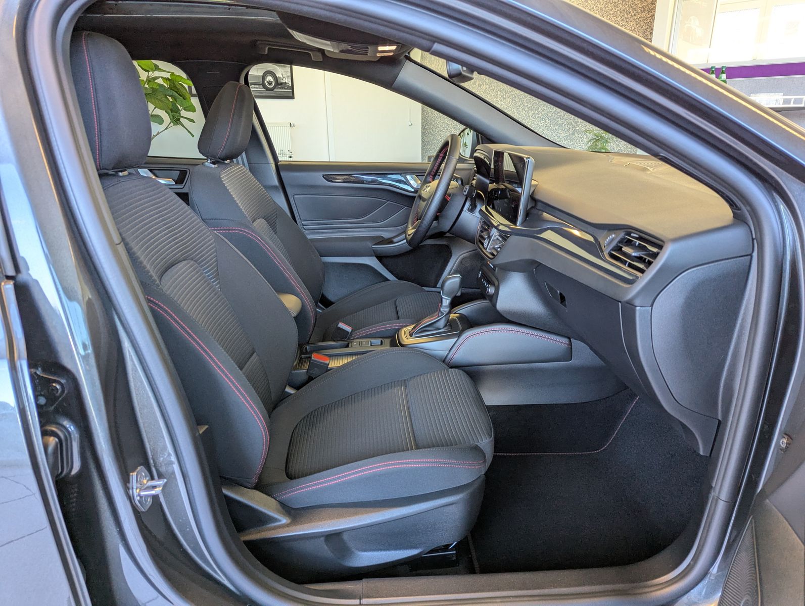 Fahrzeugabbildung Ford Focus 1.0 ST-Line X Styling Matrix B&O Pano 18"