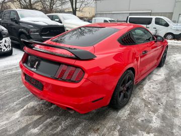 Ford Mustang - 4