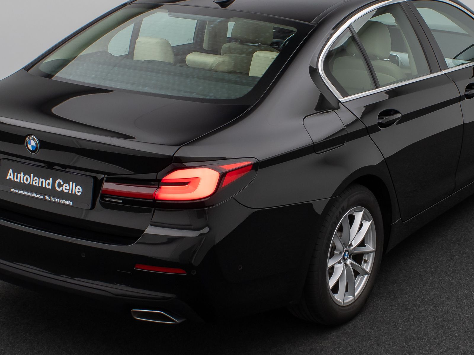 Fahrzeugabbildung BMW 530i Kamera Glasdach DAB Lenkrhzg Klima-4. Alarm