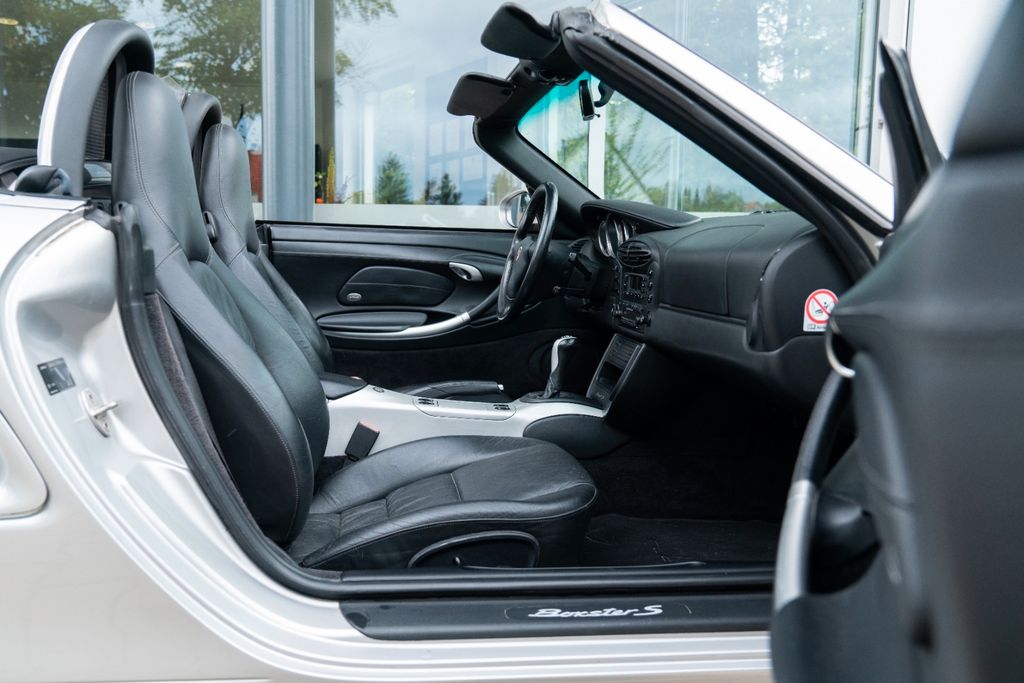 Porsche Boxster S/ SITZHEIZUNG/ CD/ HARMAN/ ALARM/ 18" Porsche Boxster S/ SITZHEIZUNG/ CD/ HARMAN/ ALARM/ 18"