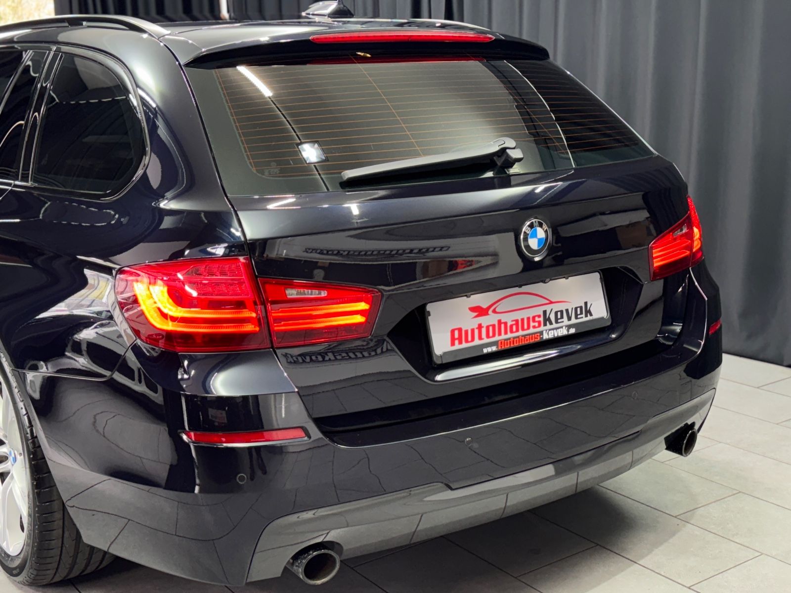 Fahrzeugabbildung BMW 535 d xDrive Touring|KOMFORTSITZE|PANO|M-PAKET|