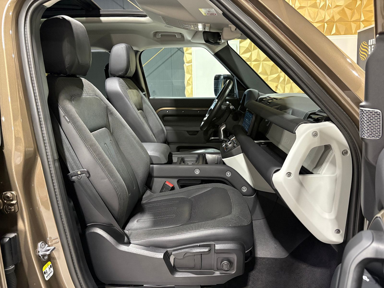 Fahrzeugabbildung Land Rover Defender 110 S/360°/NAVI/PANO/APPLE/ACC/SHZ