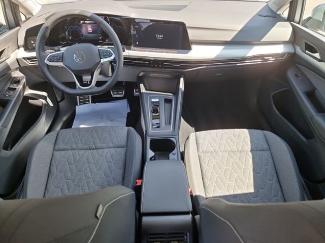 Fahrzeugabbildung Volkswagen Golf MOVE 2,0 TDI DSG PANO STHZG AHK NAVI KESSY
