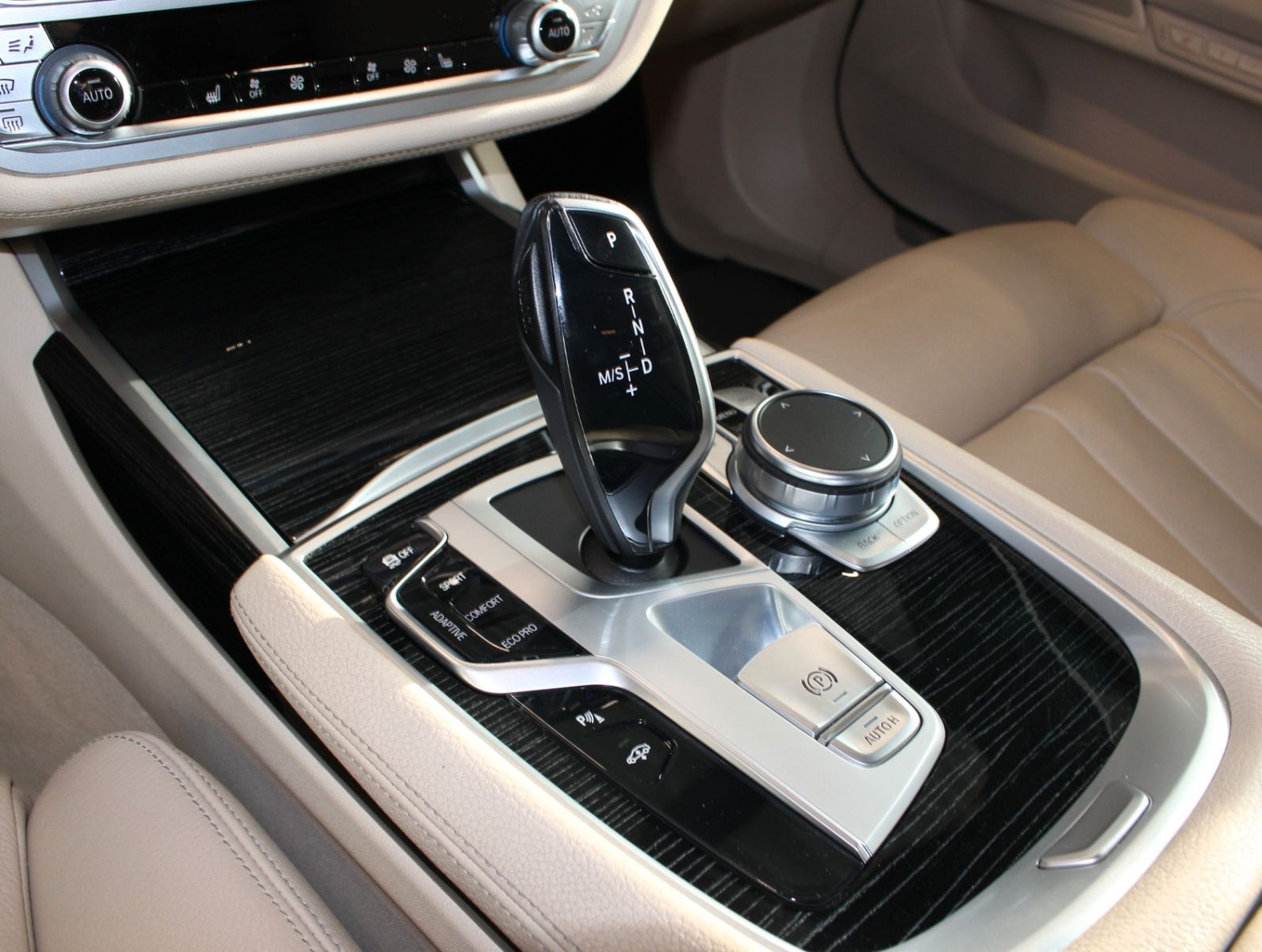 Fahrzeugabbildung BMW 730d M-Sportpaket*Soft-Close*Massage Sitze*Hud