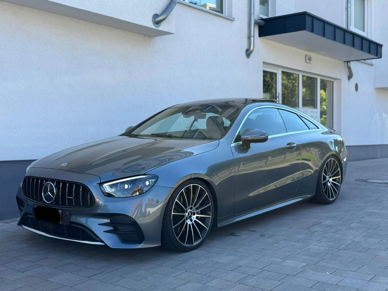 MERCEDES-BENZ E 400 d 4MATIC*AMG LINE*WIDESCREEN*PANO*LEDER*