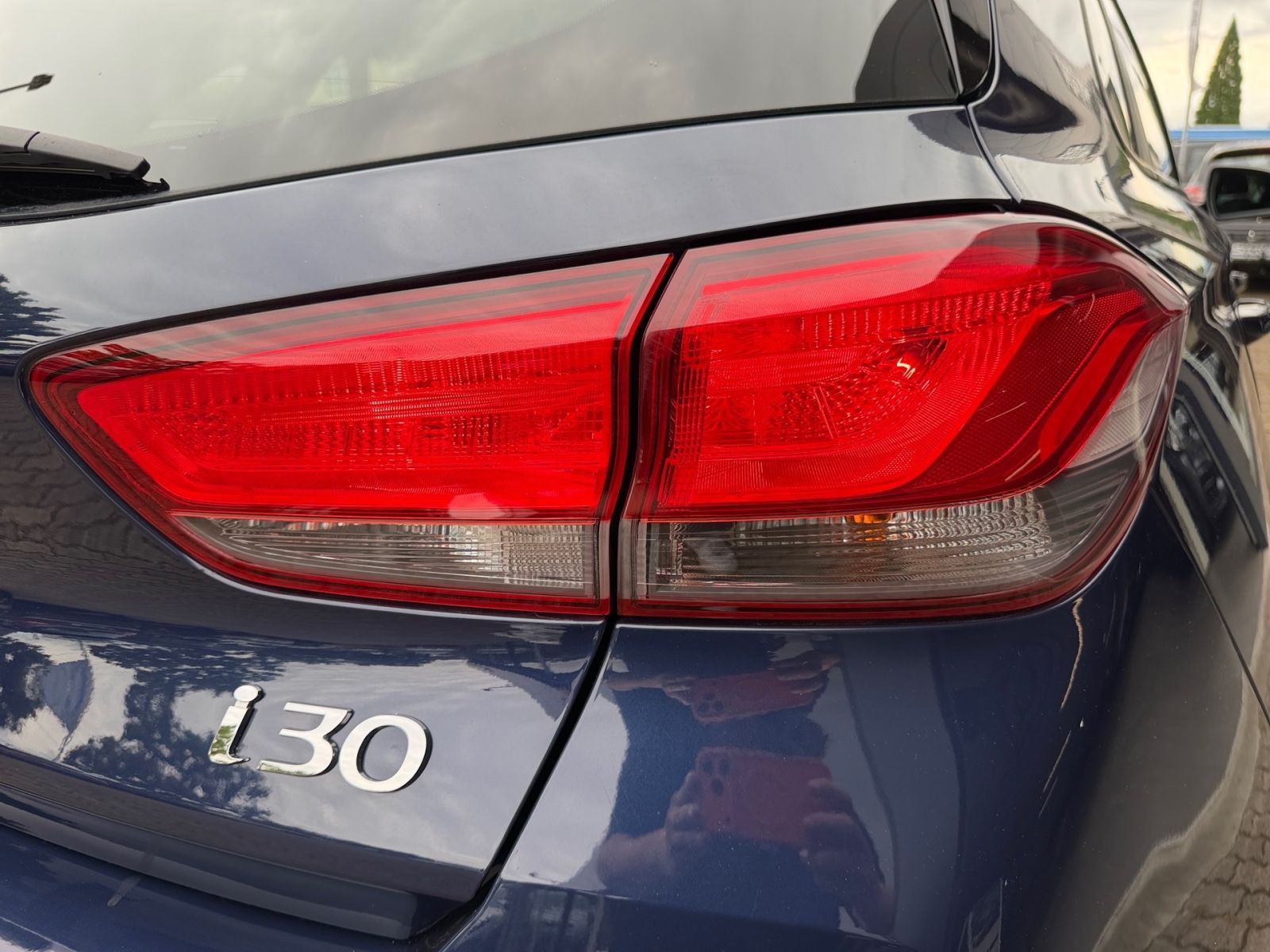 Fahrzeugabbildung Hyundai i30 1.5 T-GDI Intro Edition Navi LED Mild-Hybrid