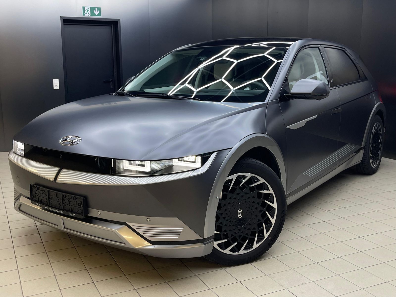 Fahrzeugabbildung Hyundai Ioniq 5 Uniq 4WD NAVI+RELAX+LED+HUD+BOSE+AHK+360