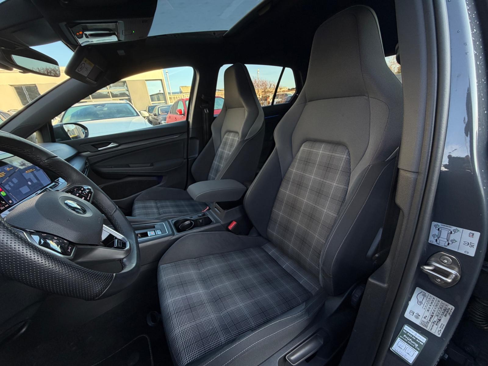 Volkswagen Golf 8 GTD Lim. Pano* 19 Zoll*, миниатюра 9