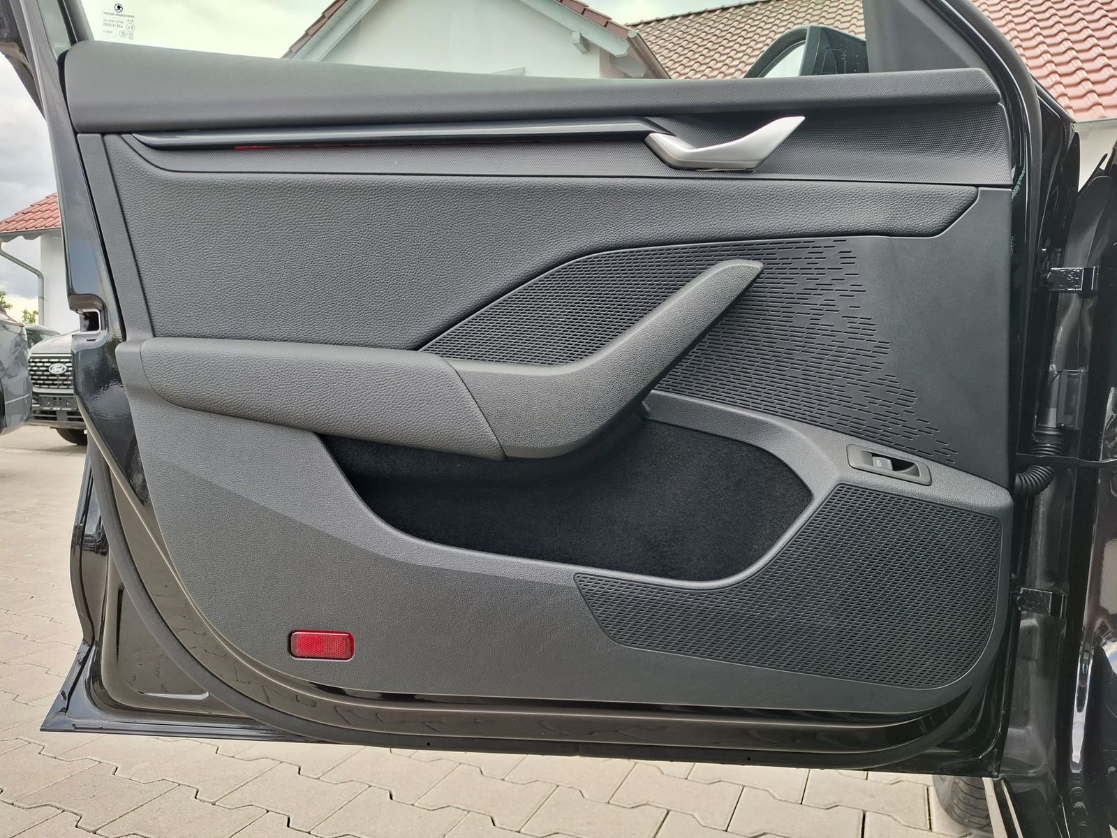 Fahrzeugabbildung SKODA Octavia 1.5 DSG Sportline PANO*MATRIX*AHK*5J.GAR