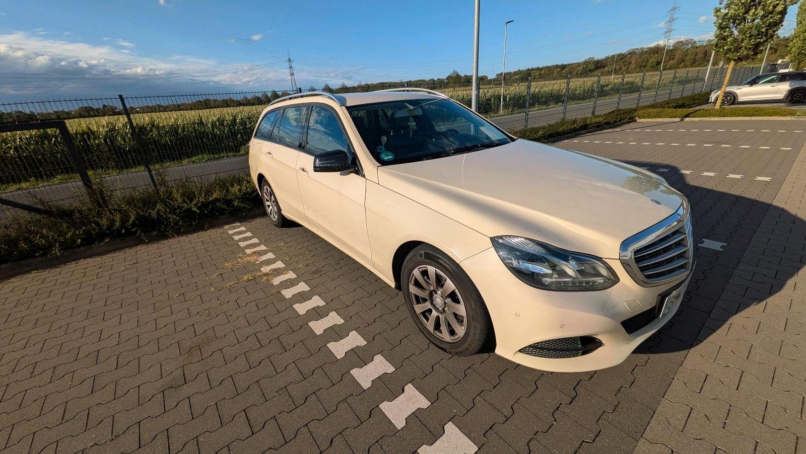 Mercedes-Benz E200 2015 — вигляд ззаду