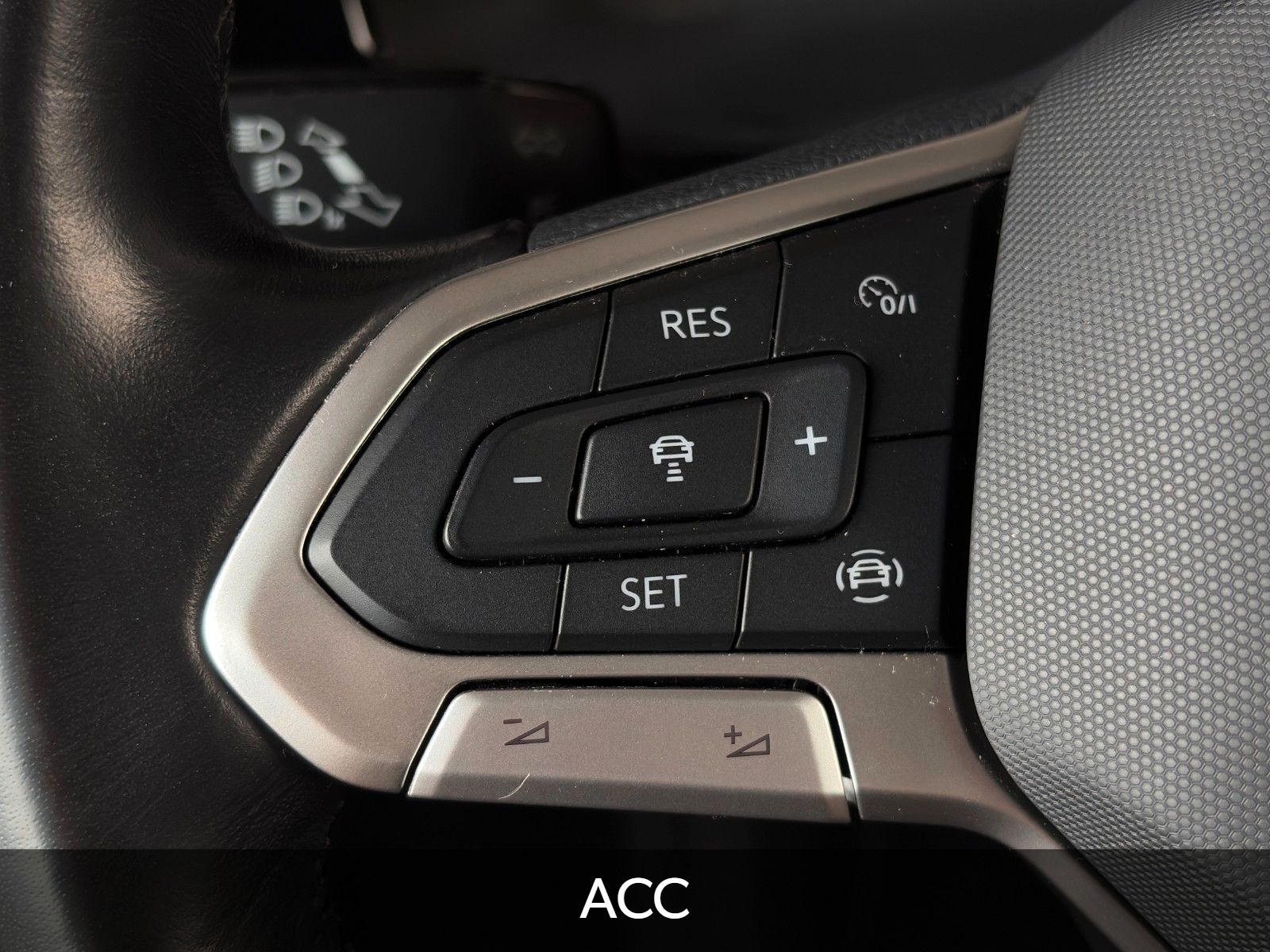 Fahrzeugabbildung Volkswagen T6.1 Multivan Highline Alcan. CAM ACC SHZ 3-Z KL