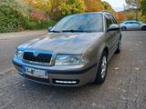 Skoda Octavia 1.9 TDI 74kW Tour Combi Tour - Skoda Octavia aus 2010: Kombi
