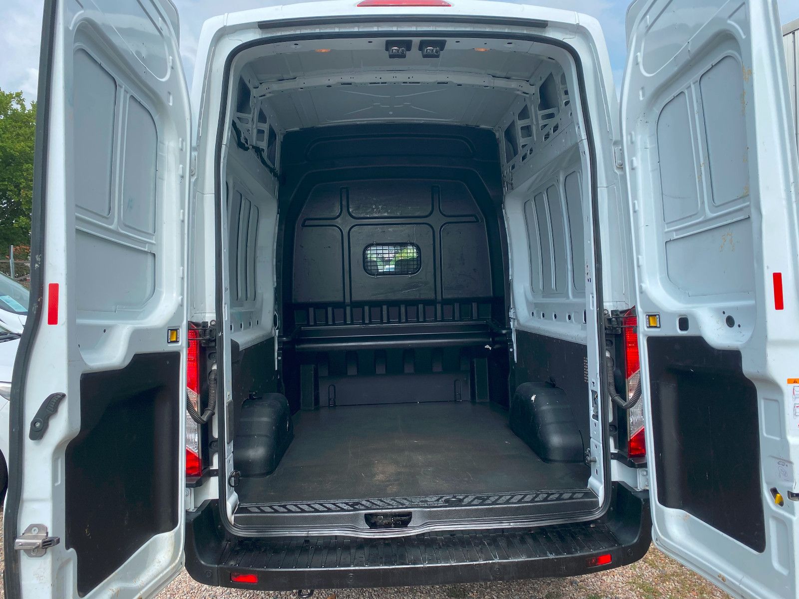 Fahrzeugabbildung Ford FORD Transit 350 L3H3 Lkw VA Trend Doka,1Hd