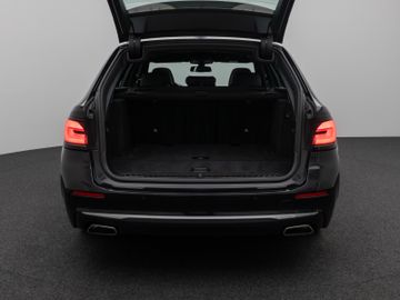 Fahrzeugabbildung BMW 530d Luxury Line Panorama Laser Kamera HUD HiFi