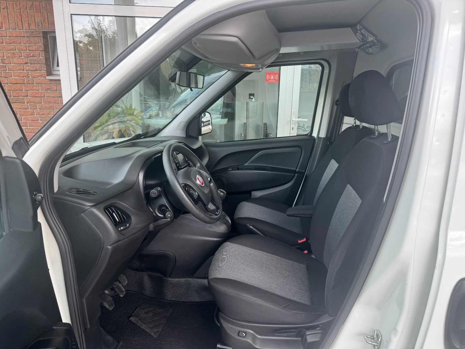 Fahrzeugabbildung Fiat Doblo SX Kasten Innenausbau/Navi/1.Hand