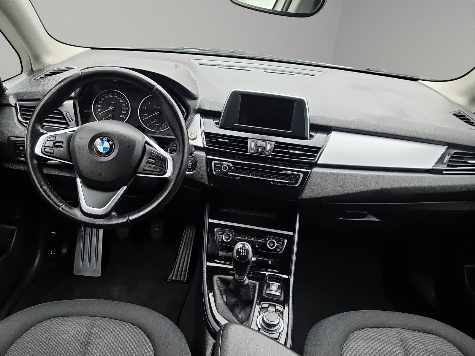 Fahrzeugabbildung BMW 218 2 Active Tourer 218 i TÜV SERVICE NEU