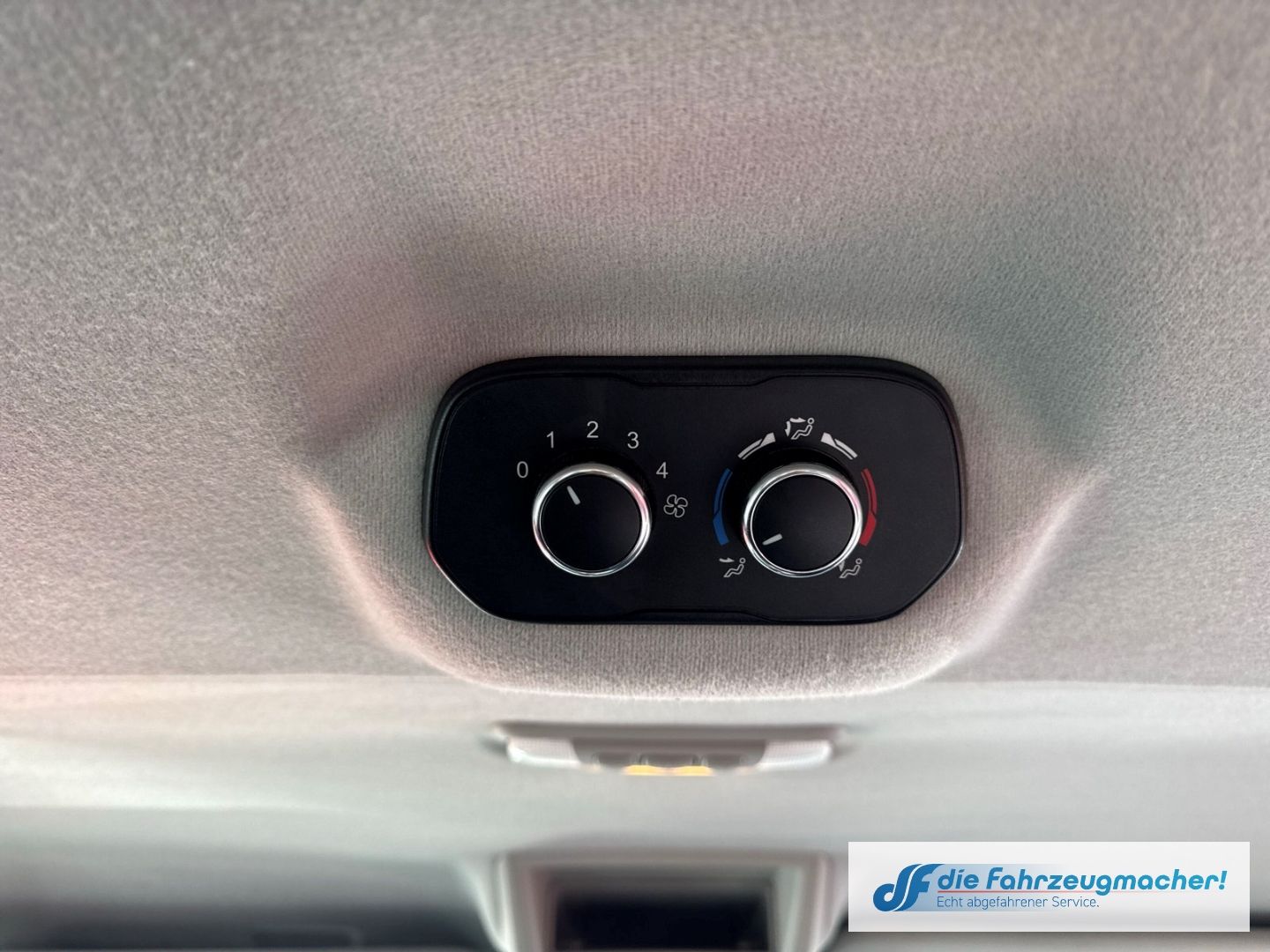 Fahrzeugabbildung Ford Transit Custom Tourneo 320 L1 Trend *EXPORT*4143