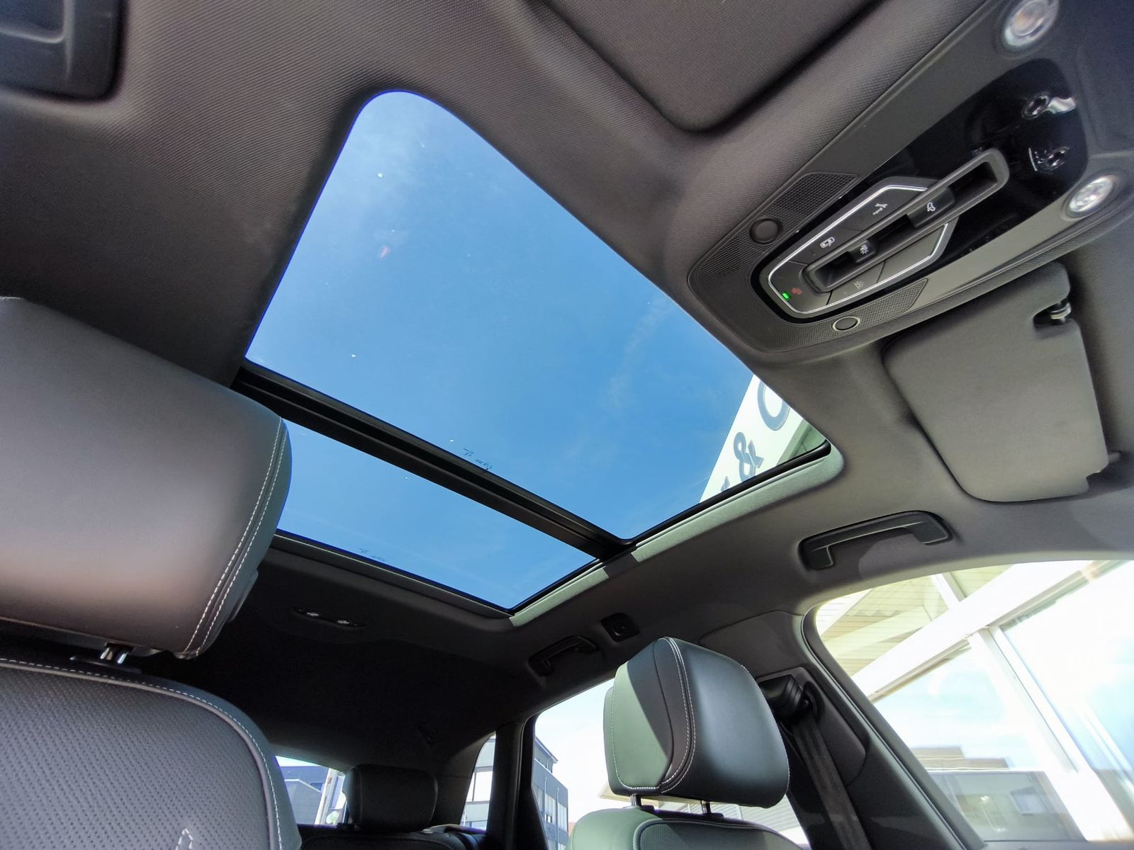 Fahrzeugabbildung Audi e-tron S LINE BLACK EDITION PANO+MEMO+SHZ+360+