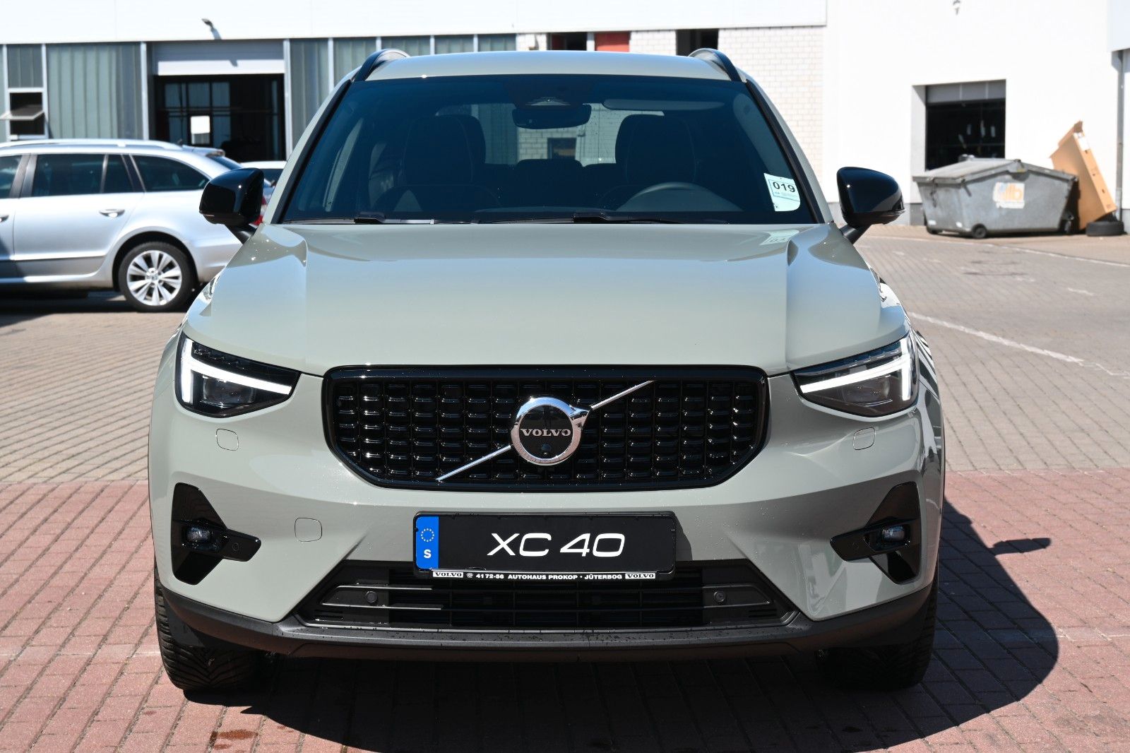 Fahrzeugabbildung Volvo XC40 B4 DKG Plus Dark*FSHZG*360°*ACC*Allwetter