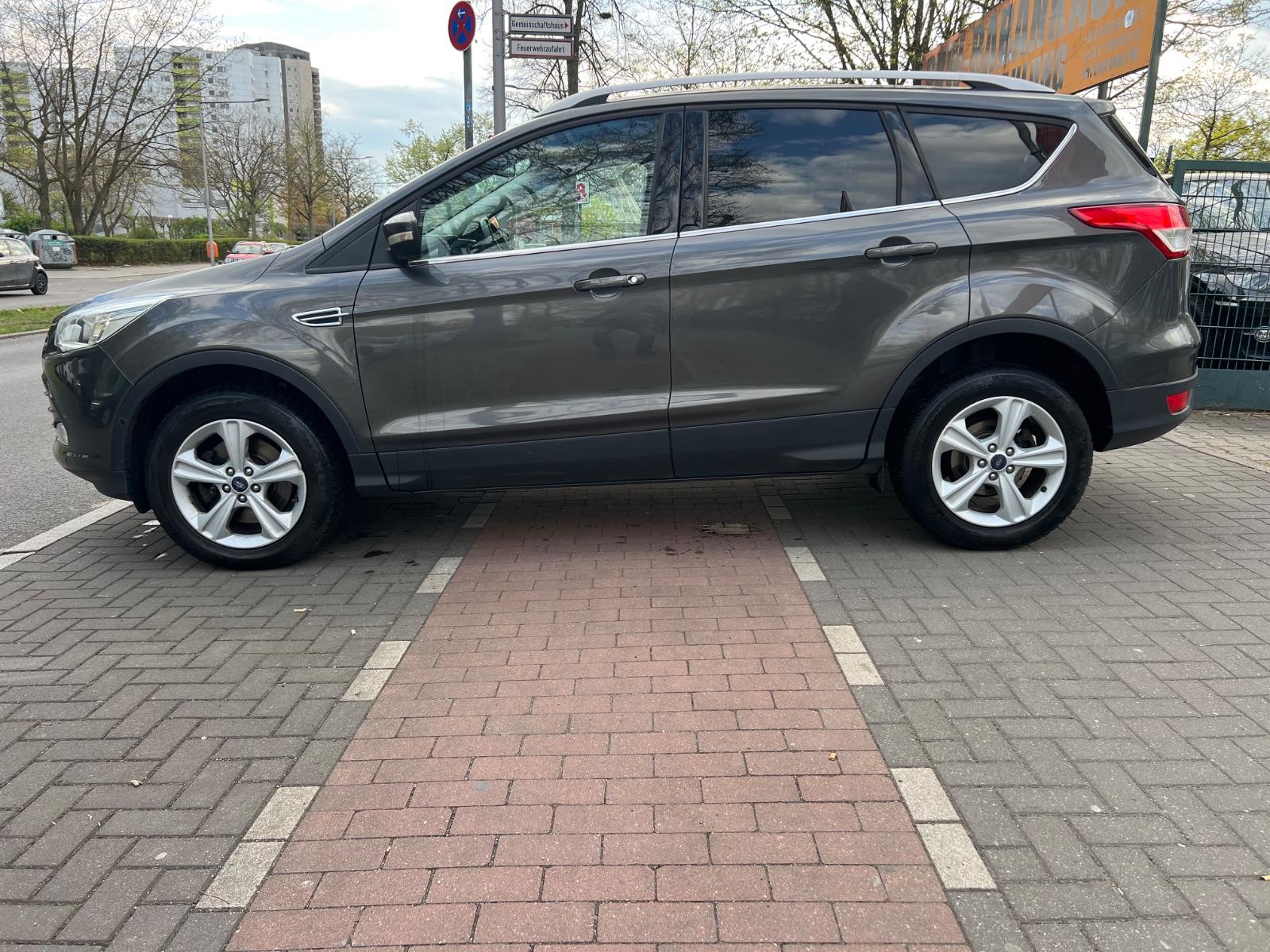 Ford Kuga Titanium,Automatik,Navi,Leder,