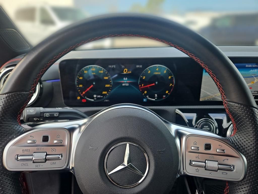 Fahrzeugabbildung Mercedes-Benz CLA 200 SB AMG AHK Navi LED SHZ Ambiente 360°