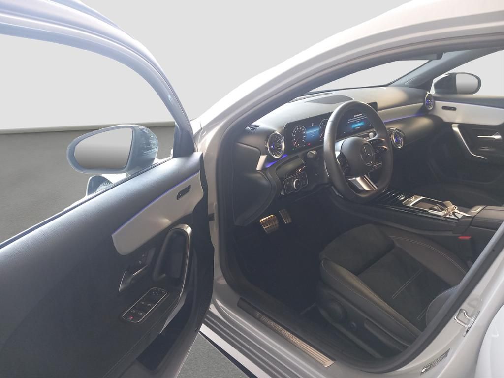 Fahrzeugabbildung Mercedes-Benz A 200 Kompaktlimousine AMG Line*Night Paket*LED
