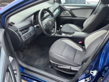 Toyota Avensis - 8