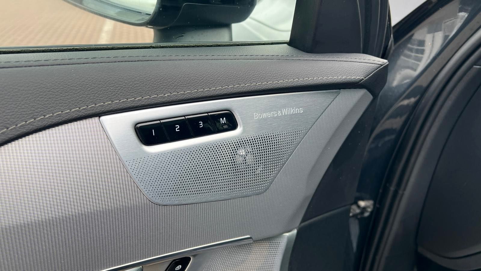 Fahrzeugabbildung Volvo XC90 T8 PHEV AWD R Design*360°*Massage*LUFT*B&W*