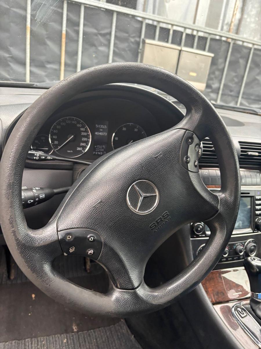 Mercedes-Benz C220 2005 — interior