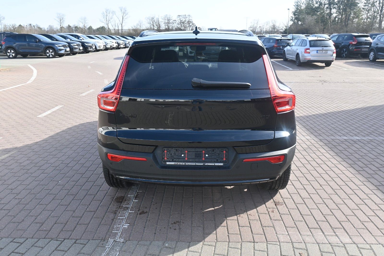 Fahrzeugabbildung Volvo XC40 B3 Plus Black Edition *360°*ACC*NAV*LED*PAN